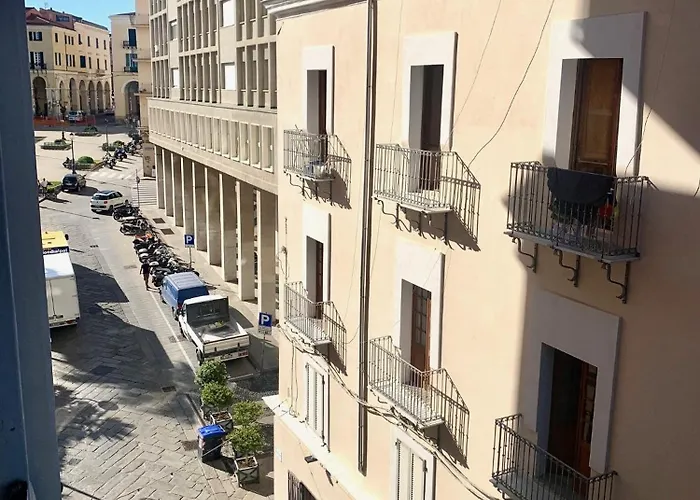 The Tower Centro - Piazza Castello 11 Apartment